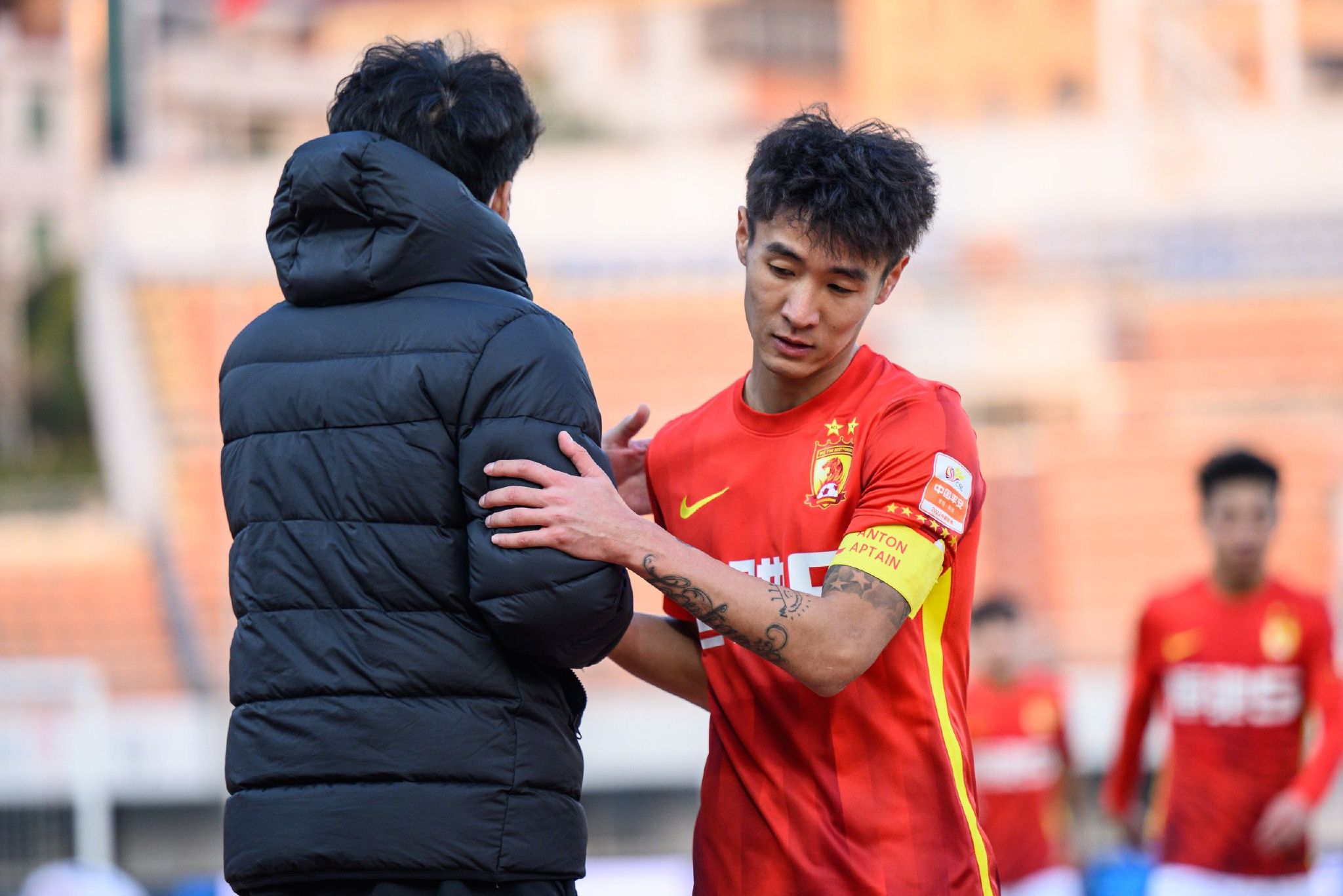 就必须听从叶家安排，更何况你以为帝豪集团以及那一百亿现金是白给你的？。